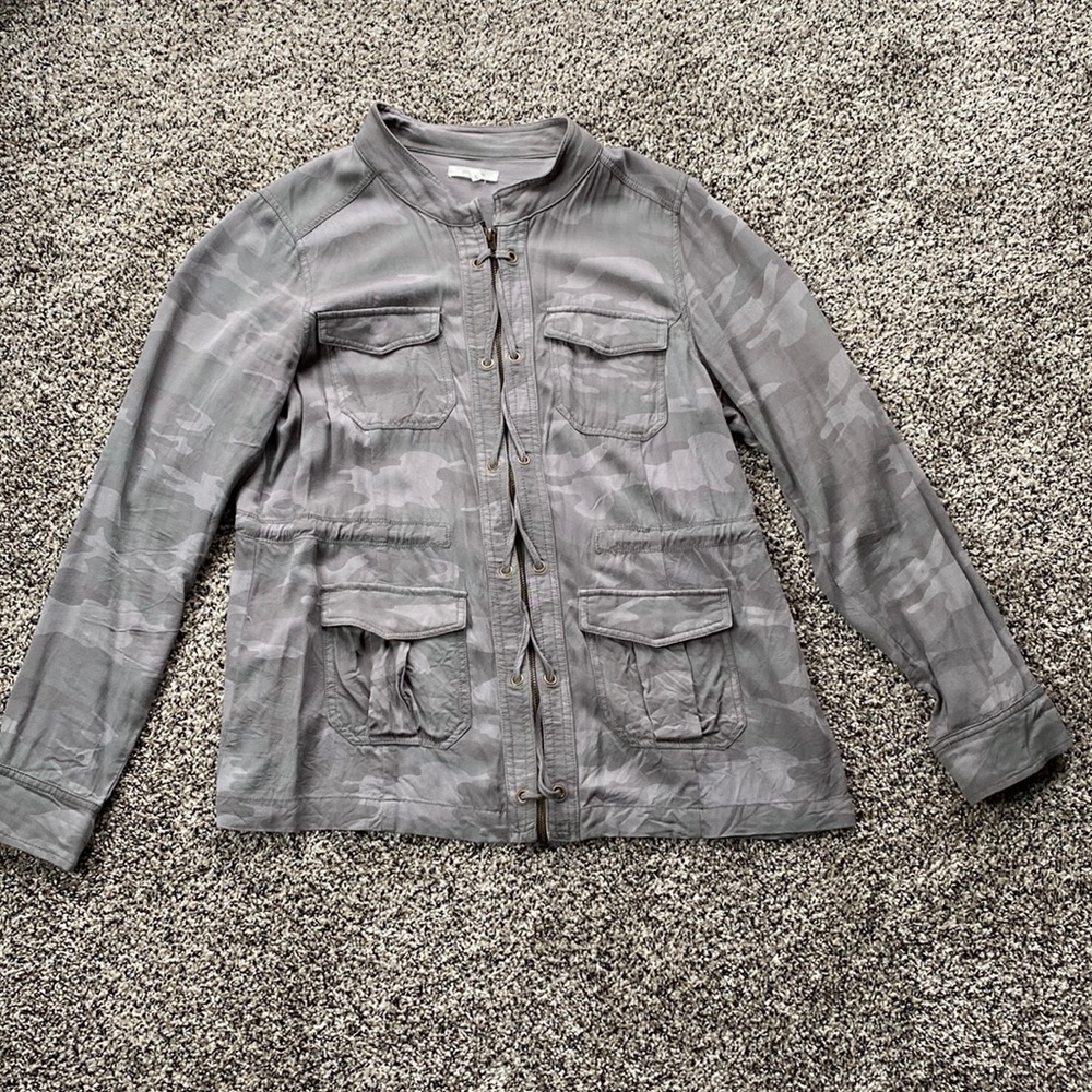 Large Maurice’s grey camo shirt.